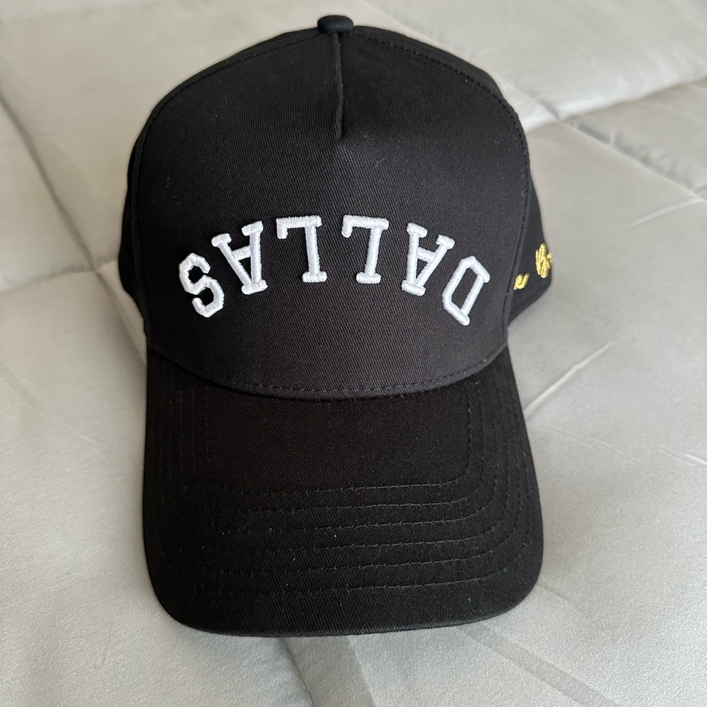 TRUE BRVND - PRECURVED DALLAS SNAPBACK - CLASSIC BLACK